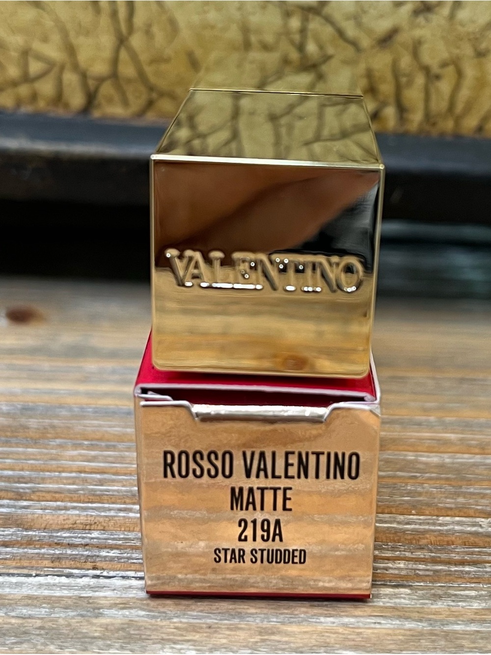 NIB Valentino Rosso Valentino Striking Matte Lipstick Full Size 3.4g - Picture 3 of 7